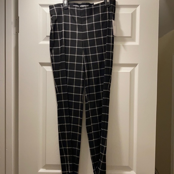 Elle Pants - NWT Pull on stretch skinny ankle pants